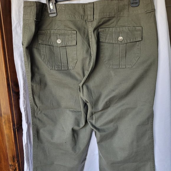 NEW Christopher & Banks Capri Jeans 12P (302) - Picture 3 of 9